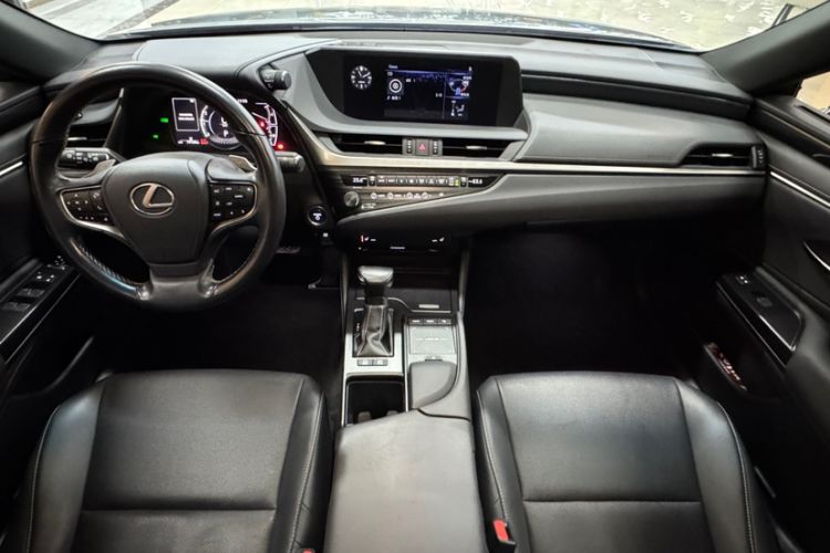 Used Lexus ES 2020 300h Premier Edition
