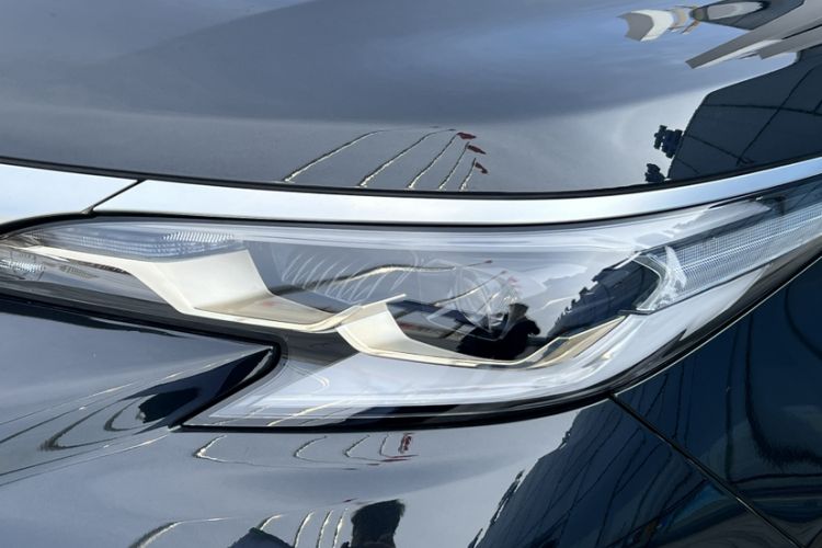 Used Toyota Granvia 2024 2.5L Hybrid Luxury Edition