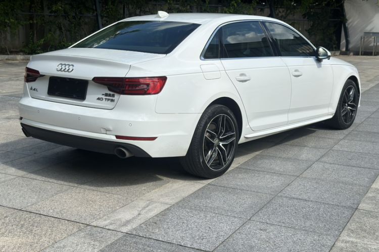 Used Audi A4L 2017 40 TFSI Ambition Edition
