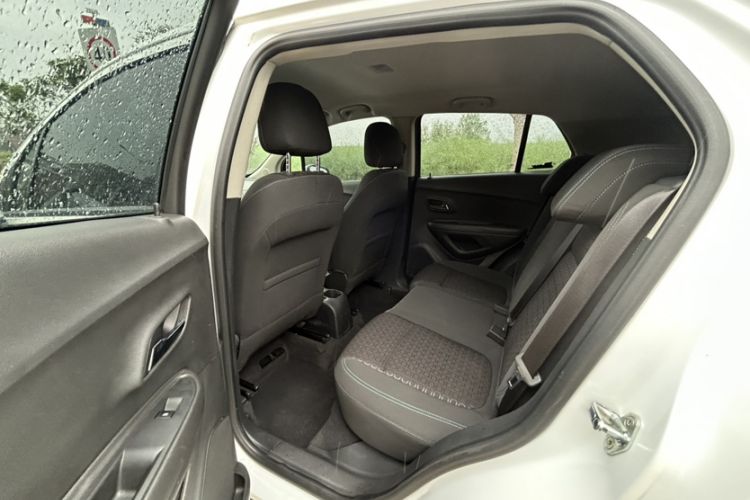 Used Chevrolet Trax 2014 1.4T Manual Two-Wheel Drive Comfort Model Interior 2