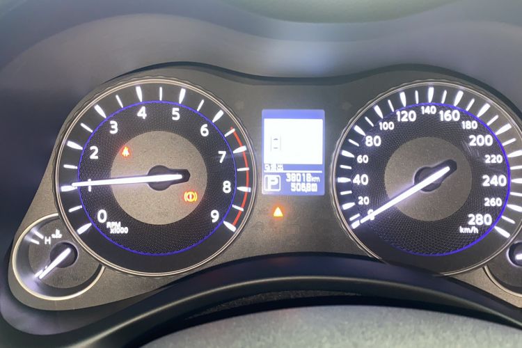 Used Infiniti Q70 2019 Q70L 2.0T Elite Plus Version Odometer Close Up