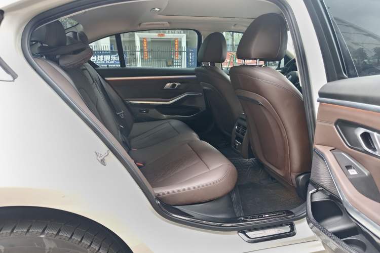 Used BMW i3 2024 eDrive 40 L Midnight Edition Interior 4