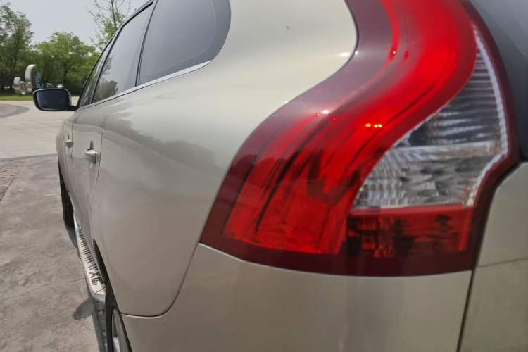 Used Volvo XC60 2017 T5 AWD Smart Upgrade Model Exterior 9