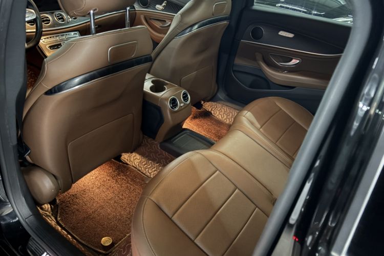 Used Mercedes-Benz E-Class 2019 E 200 L Sport Edition Interior 4