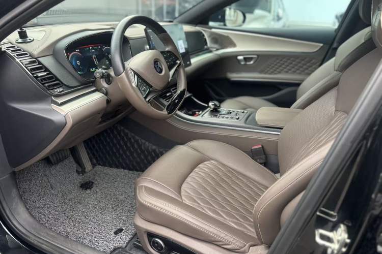 Used BYD Han 2024 EV Glory Edition 715KM Front-Wheel-Drive Flagship Model
