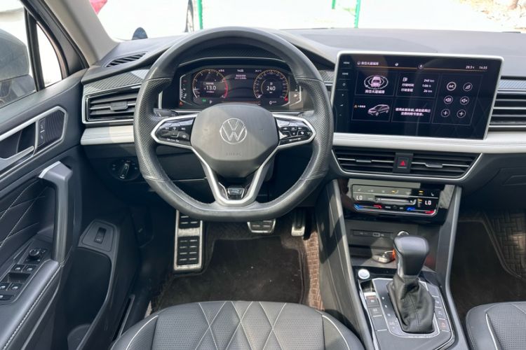 Used Volkswagen Tiguan L 2022 330TSI Automatic Two-Wheel Drive R-Line Enhanced Edition Interior 4