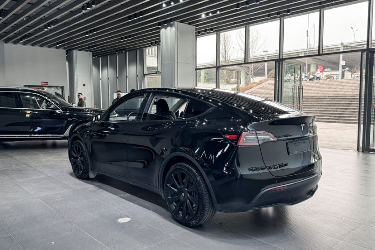 Used Tesla Model Y 2022 Long-Range All-Wheel-Drive Version
