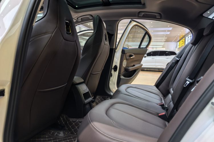 Used BMW 1 Series 2023 125i M Sport Night Edition Interior 5