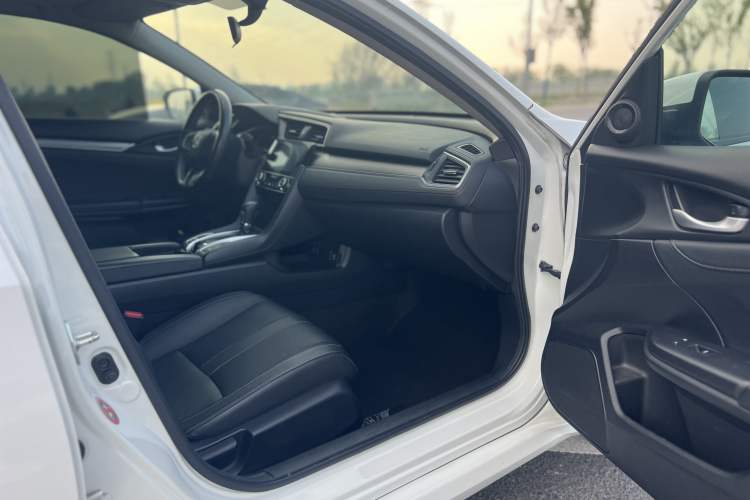 Used Honda Civic 2016 220TURBO CVT Prestige Edition Interior 3