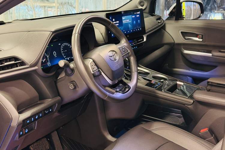 Used Toyota Sienna 2021 2.5L Hybrid Platinum Edition