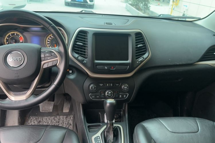 Used Jeep Cherokee 2017 2.0L Superior Edition