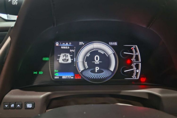 Used Lexus ES 2020 300h Premier Edition Odometer Close Up