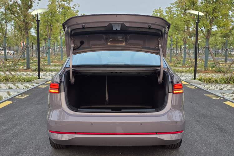 Used Volkswagen Lavida 2026 Pro 300TSI Starry Zhi Yi Edition Trunk