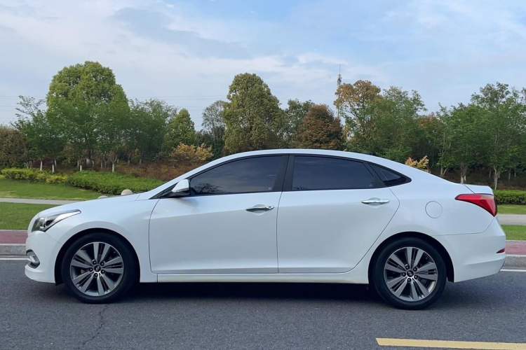 Used Hyundai Mistra 2016 1.8L Automatic Deluxe DLX Model Exterior 2