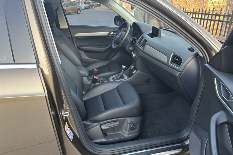 Used Audi Q3 2015 30 TFSI Ambition Edition Interior 1