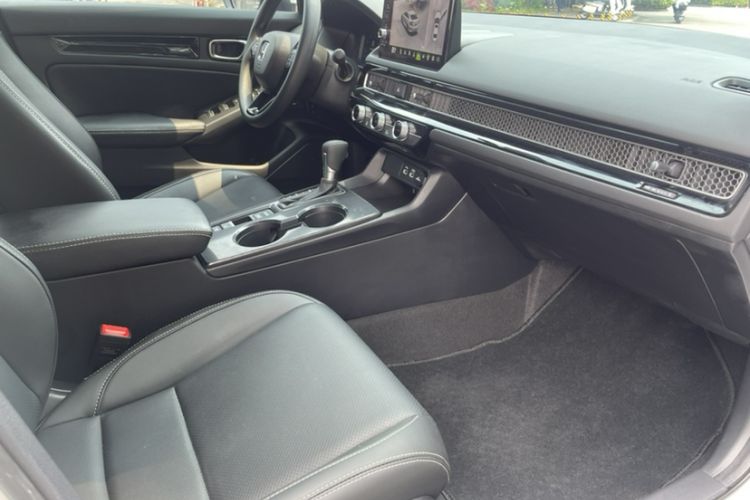 Used Honda Civic 2022 240TURBO CVT Dynamic Edition Interior 4