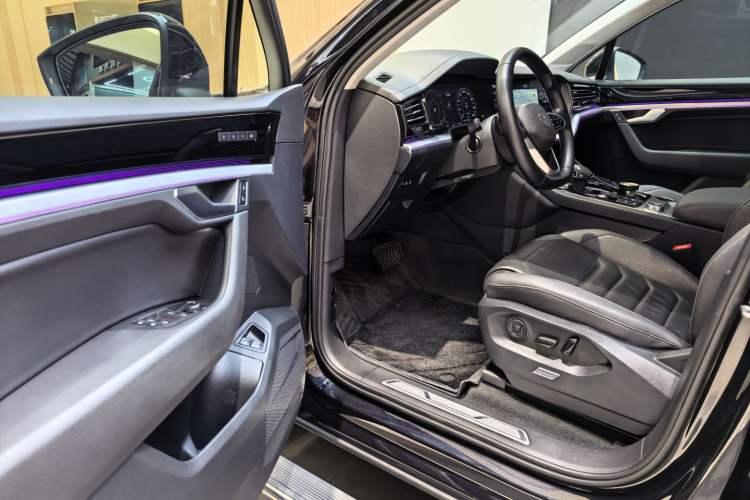 Used Volkswagen Touareg New Energy 2021 eHybrid Interior 3