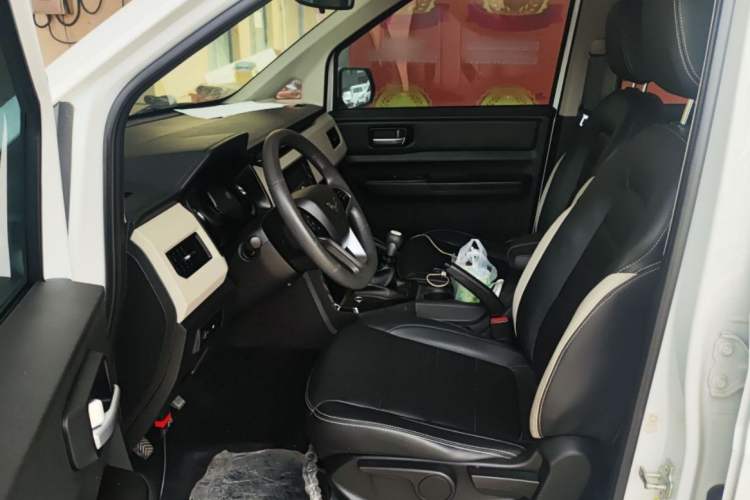 Used Wuling Hongguang PLUS 2020 1.5L Manual Comfort 7-Seater