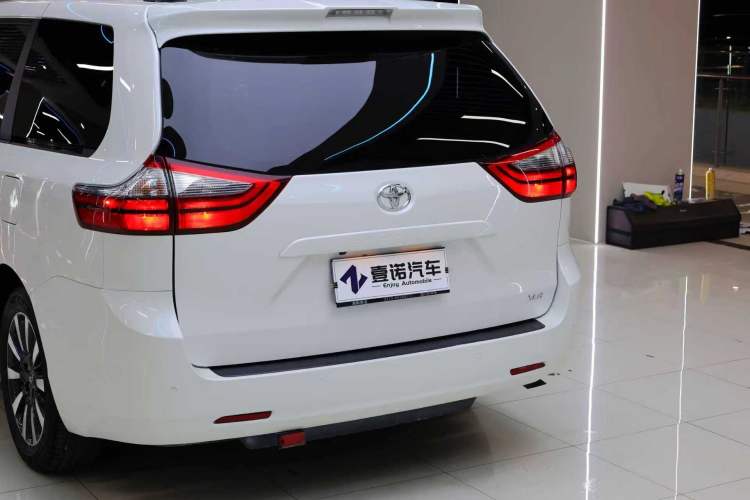 Used Toyota SIENNA  Exterior 4