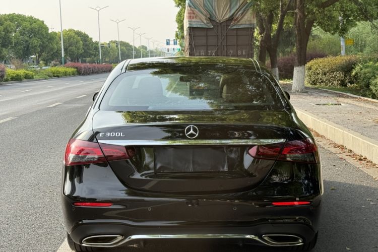 Used Mercedes-Benz E-Class 2021 E 300 L Sporty and Stylish Model Exterior 3