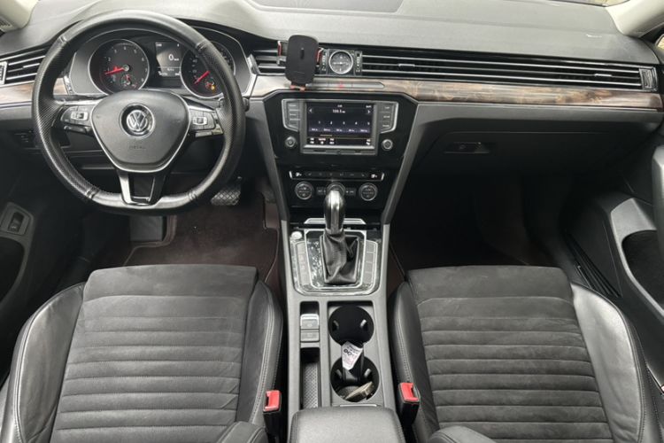 Used Volkswagen Magotan 2017 330TSI DSG Luxury Model Interior 4