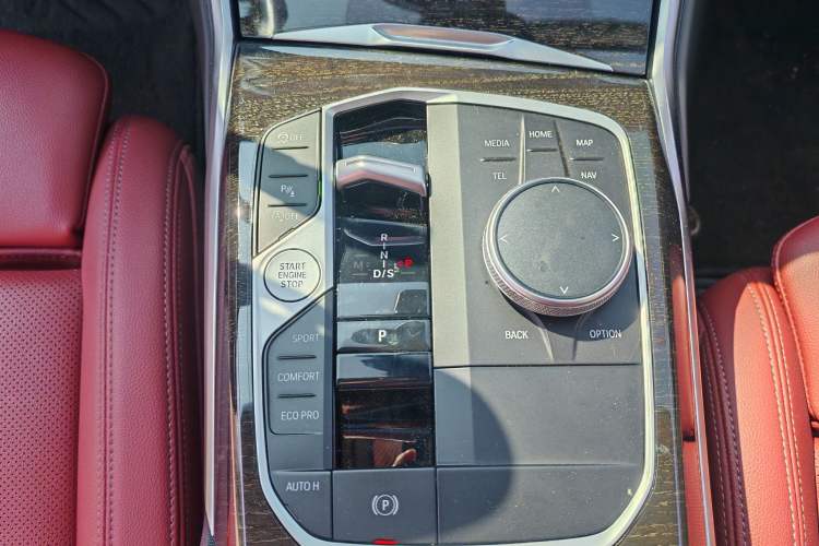 Used Audi Q7 2021 55 TFSI quattro S line Sport model
