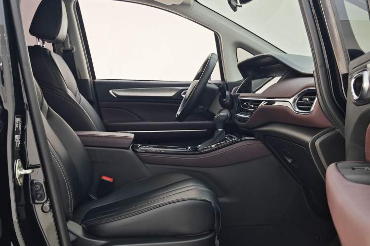 Used GAC Trumpchi M6 2023 PRO 270T DCT Luxury Edition Right Front Seat