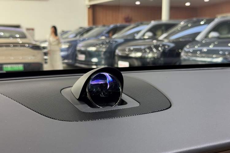 Used Hima Luxeed R7 2026 Model Range-Extending Max+ Interior 5