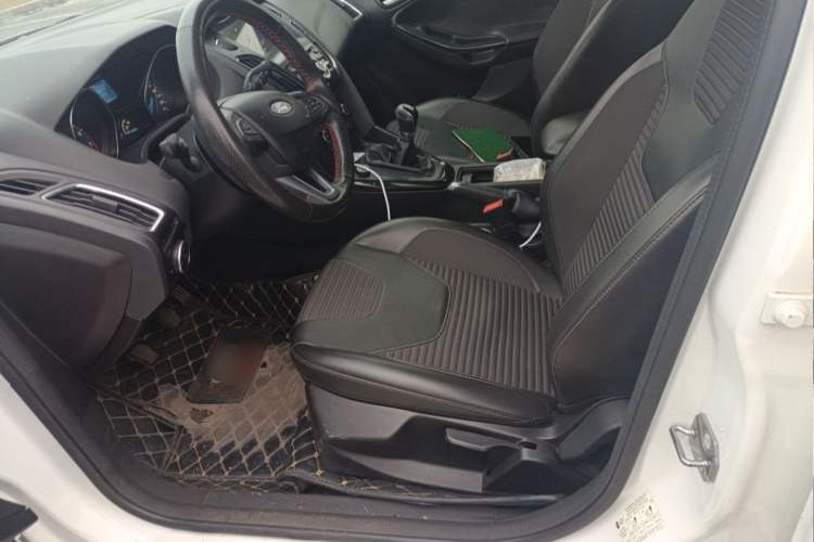 Used Ford Focus 2017 Sedan 1.6L Manual Fashion Edition Smart Drive Version
