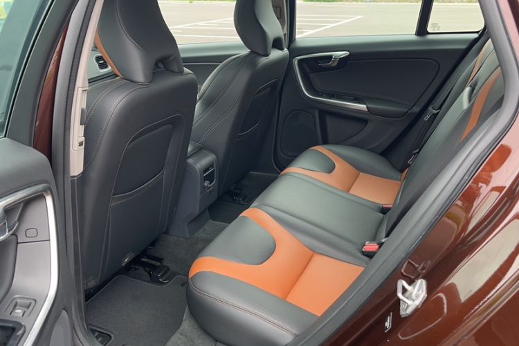 Used Volvo V60 2016 Cross Country T6 AWD