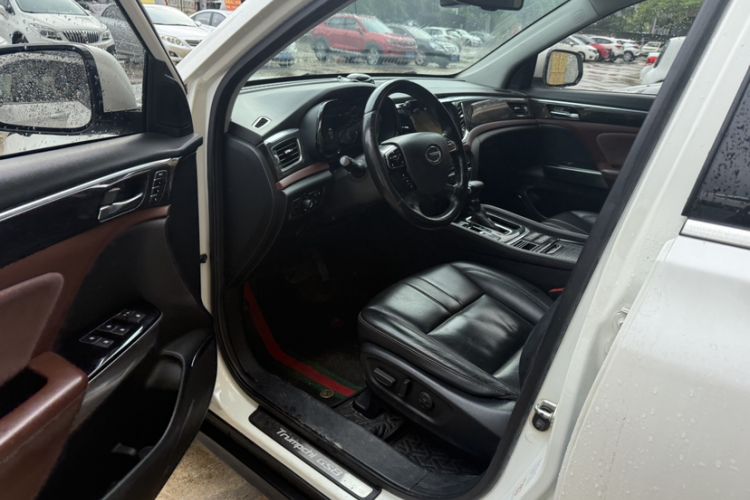 Used GAC Trumpchi GS8 2017 320T Two-Wheel Drive Luxury Smart Connectivity Version (7 Seats) Interior 5