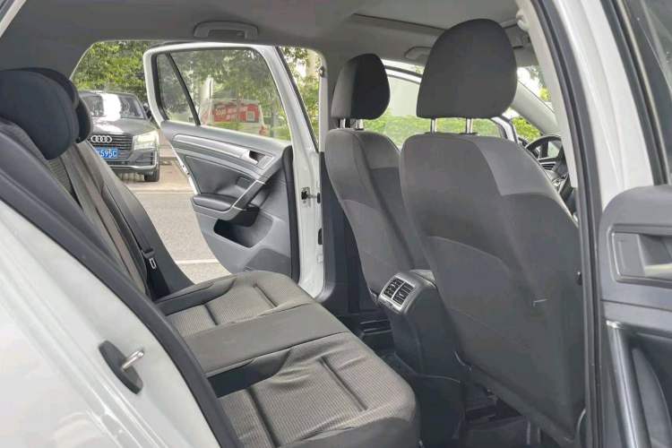 Used Volkswagen Golf 2017 230TSI Automatic Comfort Edition – Celebrating Milestone of One Million Units
