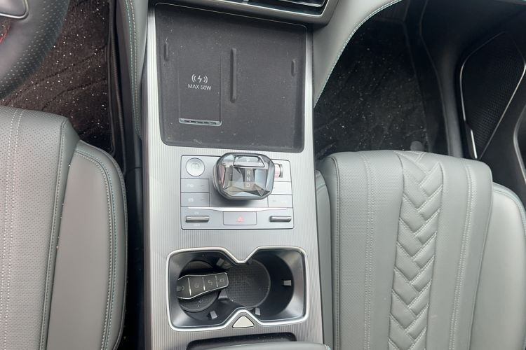 Used BYD Song L DM-i 2025 Intelligent Driving Version 112 km Beyond-Range Type Gear Lever