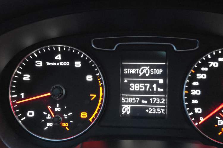 Used Audi Q3 2015 30 TFSI Comfort Model Odometer Close Up