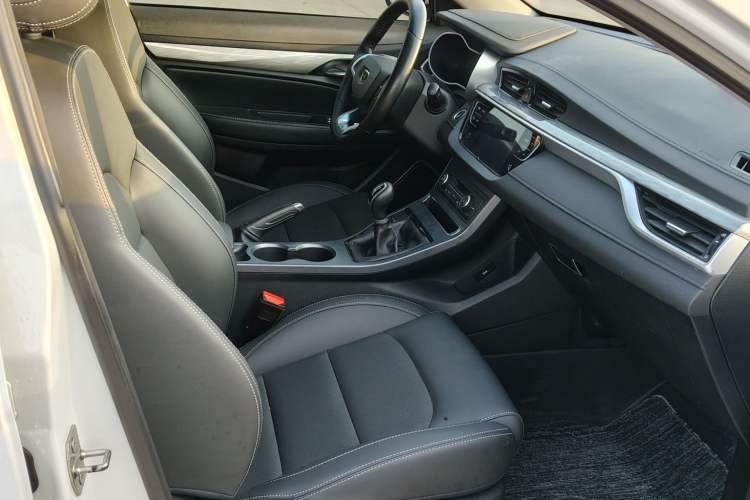 Used Geely Auto Emgrand 2019 Leading Edition 1.5L Manual Luxury Model China VI Standard