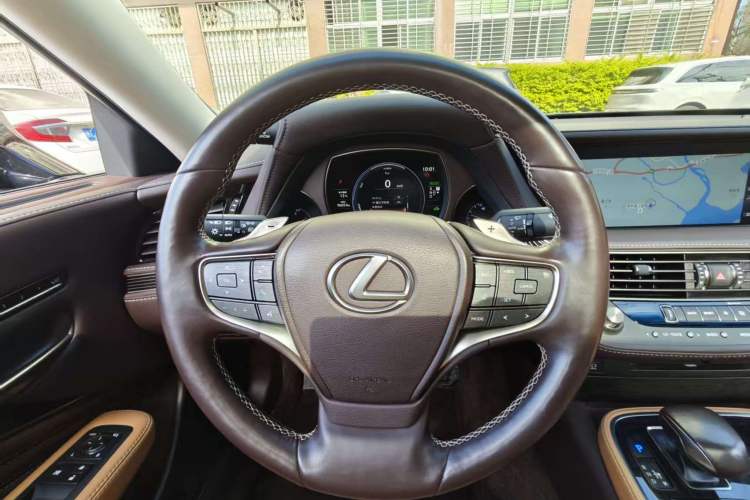 Used Lexus LS 2018 500h Excellence Edition China VI standard