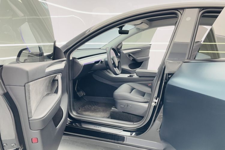 Used Tesla Model Y 2023 Rear-Wheel-Drive Version
