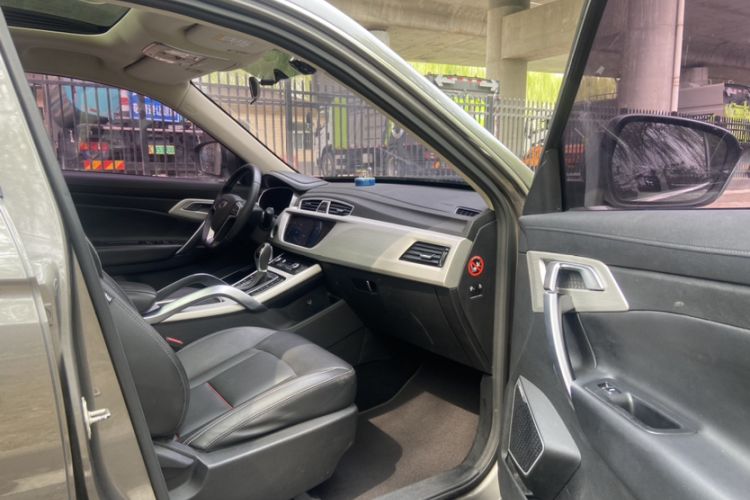 Used Geely Auto Emgrand X7 Sport 2018 1.8TD Automatic Two-Wheel Drive Smart Connect 4G Internet Edition Interior 3