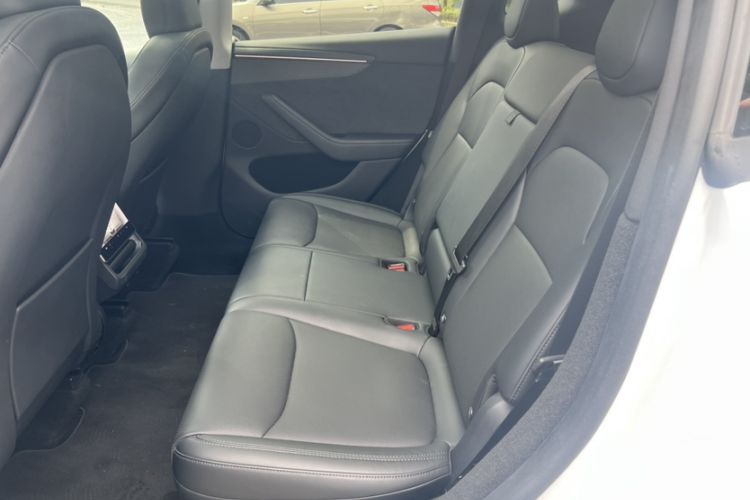 Used Tesla Model Y 2025 Long-Range All-Wheel-Drive Version
