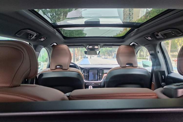 Used Volvo V60 2024 B5 Zhiyuan Luxury Edition
