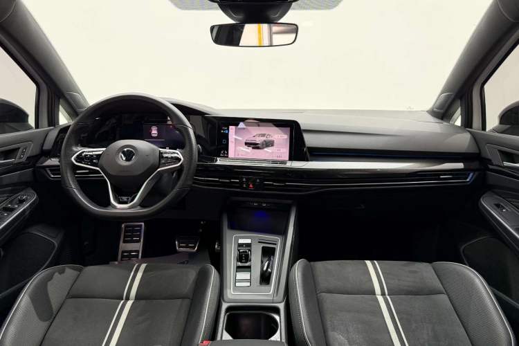 Used Volkswagen Golf 2021 280TSI DSG R-Line Interior 3