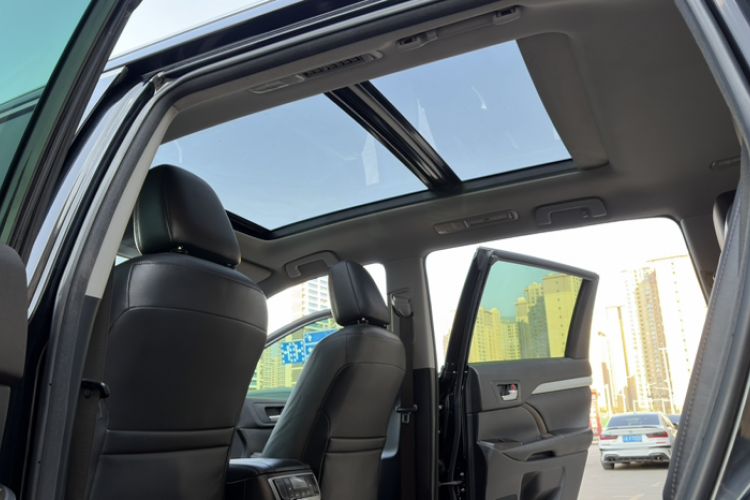 Used Toyota Highlander 2017 2.0T Four-Wheel Drive Luxury Edition 7 Seats Headliner