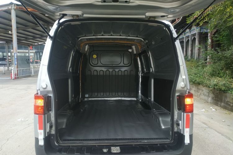 Used Jinbei Hiace X30 2020 1.5L Van Super-Enjoyment Model China VI Standard SWC15M