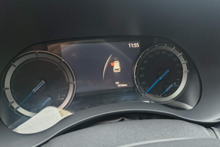 Used Toyota Highlander 2023 2.5L Smart Electric Hybrid Dual-Engine Four-Wheel Drive Prestige Version – 7 Seats Odometer Close Up