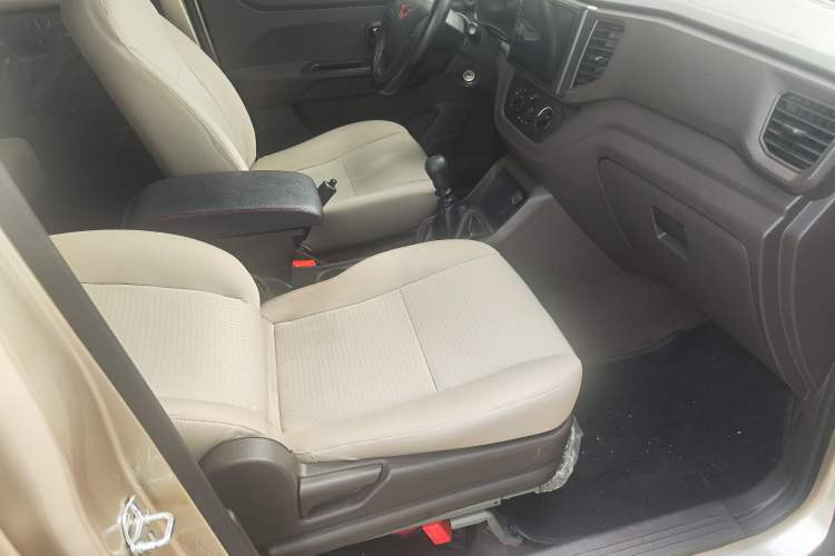 Used Wuling Hongguang V 2022 1.5L Jingqu Version Hydraulic Power Steering LAR