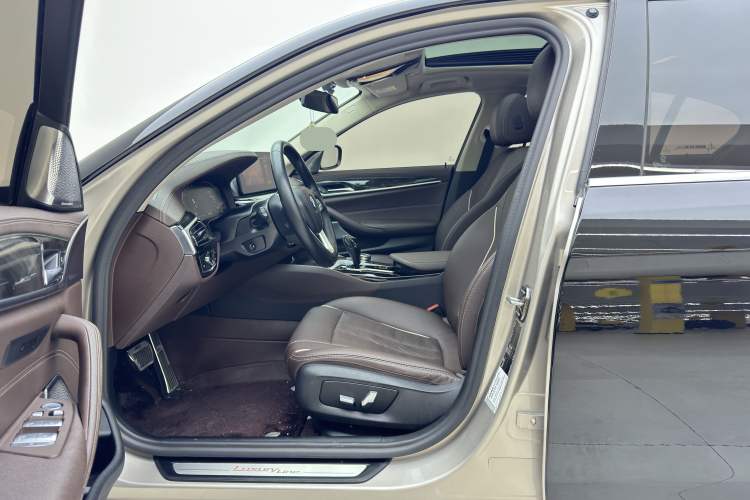 Used BMW 5 Series 2021 525Li Luxury Package Interior 2