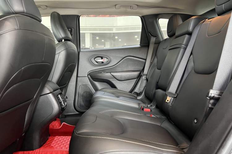 Used Jeep Cherokee 2017 2.0L Superior Edition