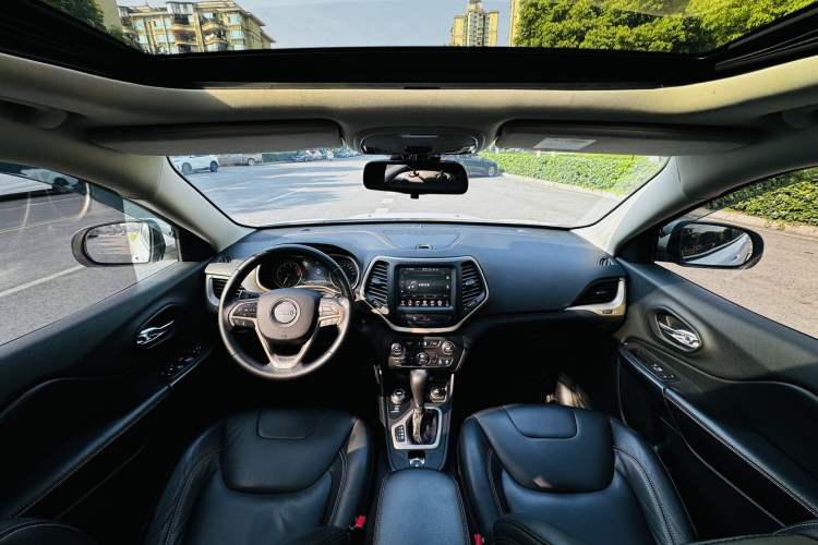 Used Jeep Cherokee 2016 2.4L 75th Anniversary Edition
