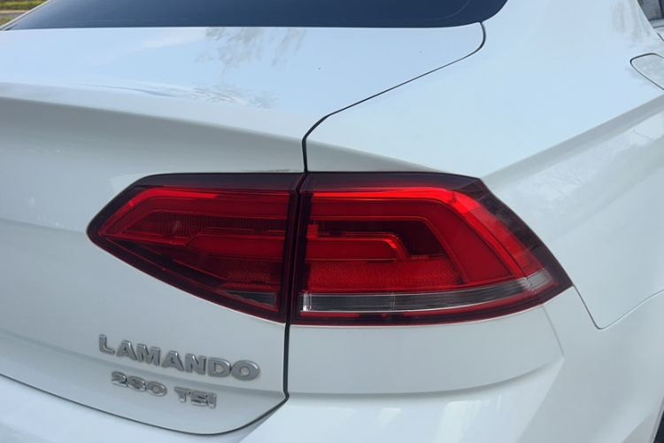 Used Volkswagen Lamando 2015 280TSI DSG Comfort Edition
