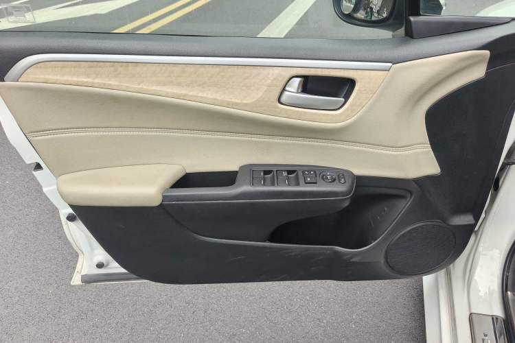 Used Honda Jade 2016 1.8L Automatic Comfort Elite Version 5 Seats Interior 4